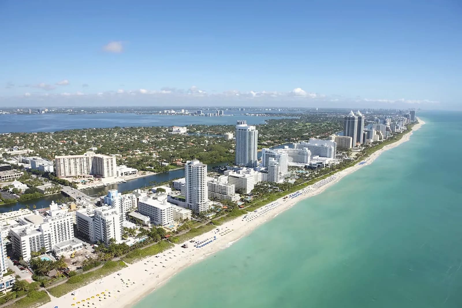 Miami Skyline und Harbour Island Pink Sands Beach