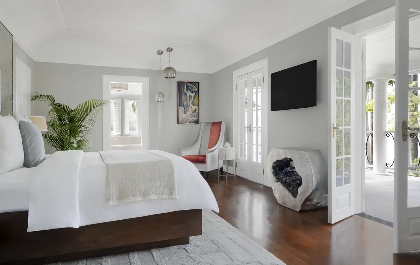 Helles Schlafzimmer mit Zugang zur Terrasse
